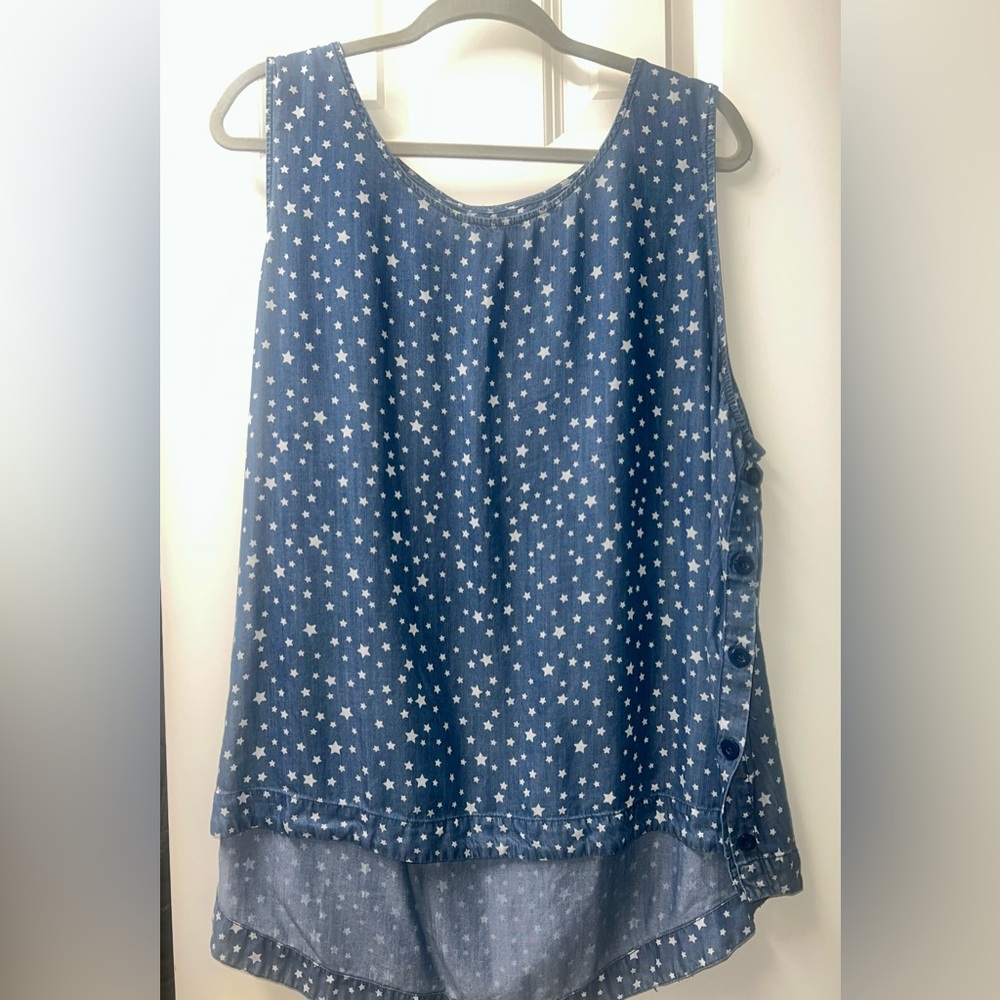 sleeveless denim top with a star print and button details 3x Hi/low design